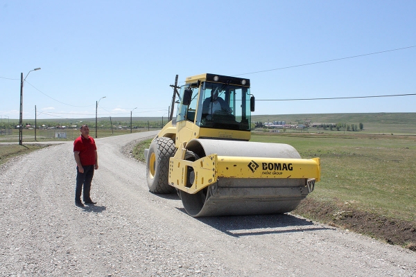 Lucrări de asfaltarea la Proiectul integrat drum comunal halta Andrieșeni - centrul localității Andrieșeni
